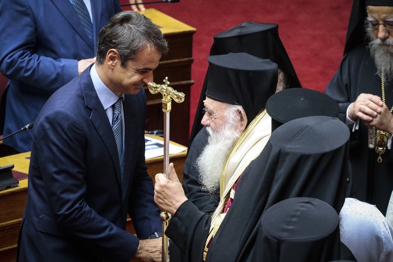 Το παρασκήνιο του αγιασμού στη Βουλή: Οι selfies, οι καλοντυμένες βουλευτίνες, τα πηγαδάκια και οι αλλαγές θέσεων [εικόνες] | iefimerida.gr 38