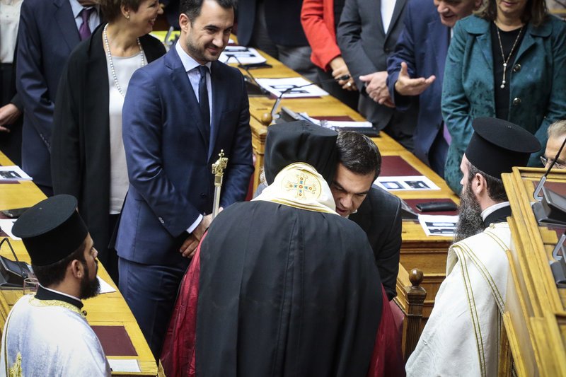 Το παρασκήνιο του αγιασμού στη Βουλή: Οι selfies, οι καλοντυμένες βουλευτίνες, τα πηγαδάκια και οι αλλαγές θέσεων [εικόνες] | iefimerida.gr 37