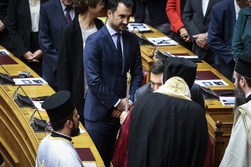 Το παρασκήνιο του αγιασμού στη Βουλή: Οι selfies, οι καλοντυμένες βουλευτίνες, τα πηγαδάκια και οι αλλαγές θέσεων [εικόνες] | iefimerida.gr 36