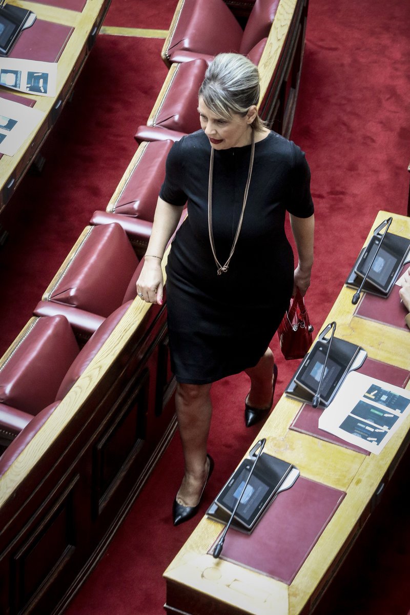 Το παρασκήνιο του αγιασμού στη Βουλή: Οι selfies, οι καλοντυμένες βουλευτίνες, τα πηγαδάκια και οι αλλαγές θέσεων [εικόνες] | iefimerida.gr 12