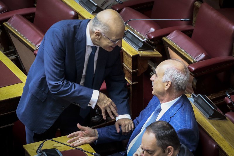 Το παρασκήνιο του αγιασμού στη Βουλή: Οι selfies, οι καλοντυμένες βουλευτίνες, τα πηγαδάκια και οι αλλαγές θέσεων [εικόνες] | iefimerida.gr 25