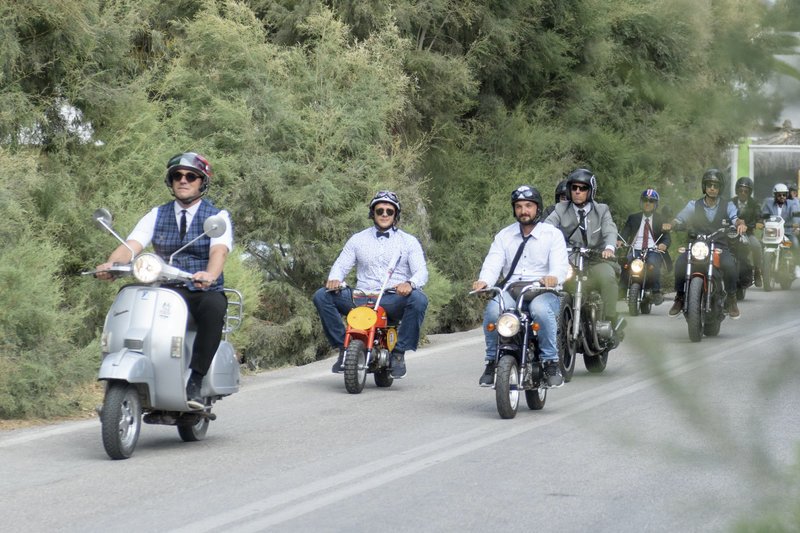 Δεκάδες αναβάτες στην Σαντορίνη