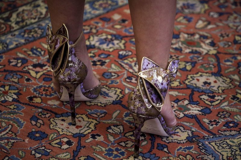 Τα πιο εντυπωσιακά ψηλοτάκουνα που πάτησαν στα παχιά χαλιά του Προεδρικού Μεγάρου [εικόνες] | iefimerida.gr 3