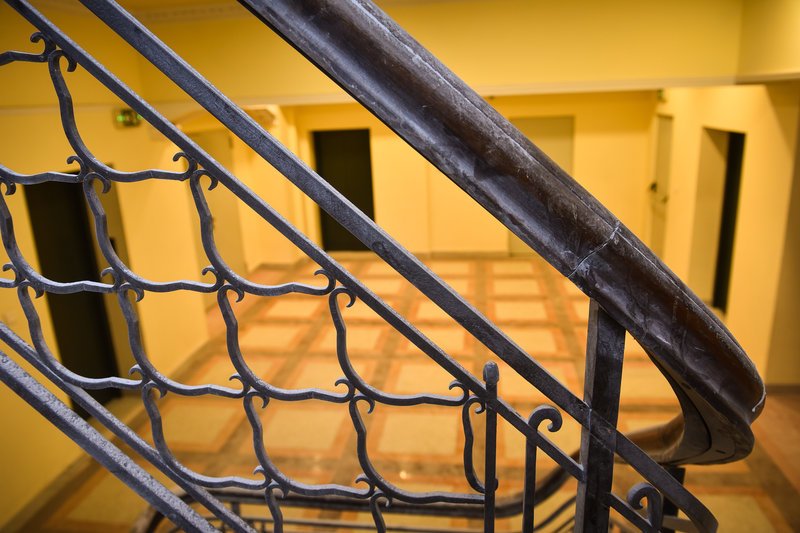 Μέχρι την περαίωση των εργασιών του έργου της αποπεράτωσης και την παραλαβή του Acropole Palace, την ευθύνη για την φύλαξη του κτιρίου έχει ο ανάδοχος του έργου.