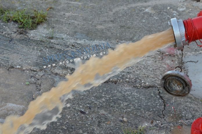 Οι βρύσες στο Αργος βγάζουν λάσπη! [εικόνες & βίντεο] | iefimerida.gr 1