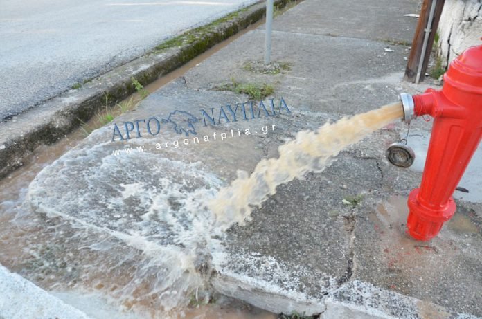 Οι βρύσες στο Αργος βγάζουν λάσπη! [εικόνες & βίντεο] | iefimerida.gr 0