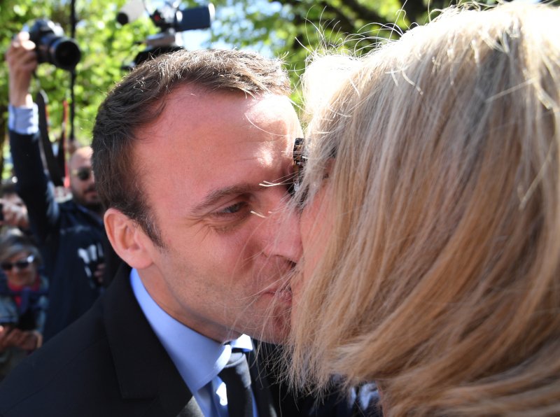 Δημόσια φιλιά