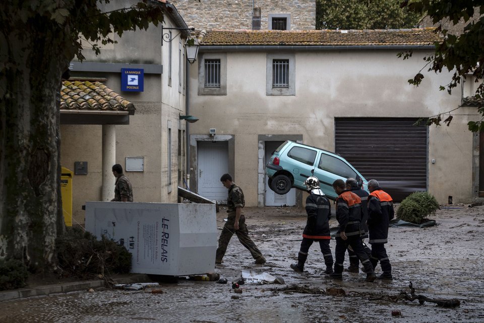 Καταστροφές από την πλημμύρα/ φωτογραφία: ap