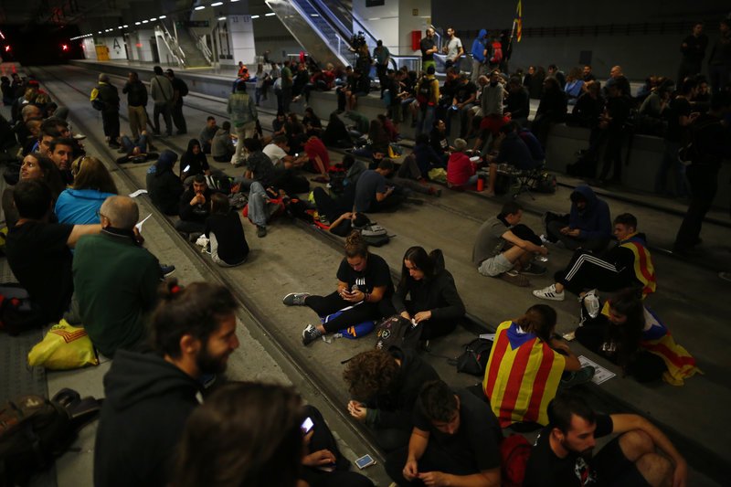 Διαδηλώσεις σε όλη τη Βαρκελώνη, ενα χρόνο από το δημοψήφισμα