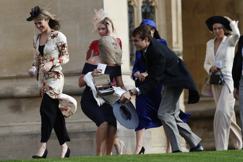 Γάμος Ευγενίας: Ναόμι Κάμπελ, Ντέμι Μουρ, Λιβ Τάιλερ και η πρώην του Χάρι, Κρεσίντα Μπόνας [εικόνες] | iefimerida.gr 7