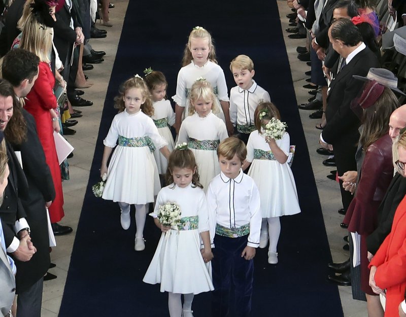 Μπηκε στην εκκλησία τραγουδώντας το God save the Queen