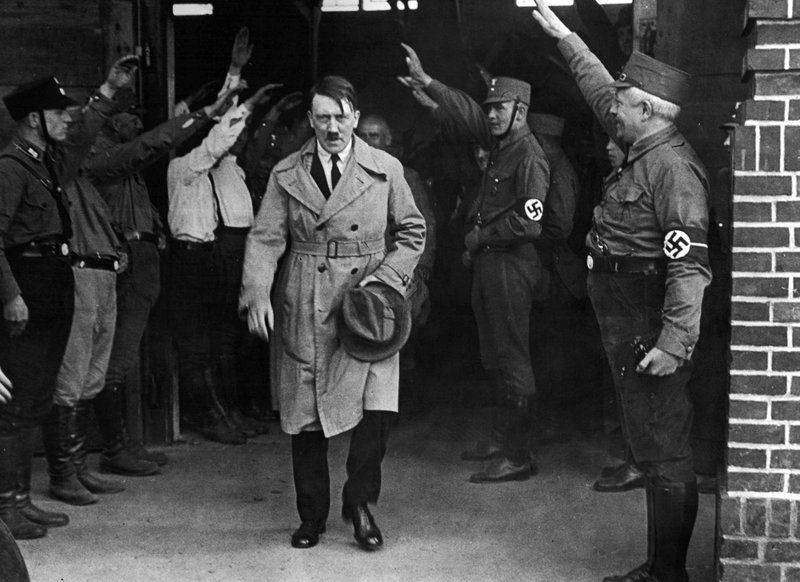 O Άντολφ Χίτλερ στα γραφεία του Εθνικοσοσιαλιστικού Κόμματος στο Μόναχο τον Δεκέμβριο του 1931 (Φωτογραφία αρχείου: ΑΡ)
