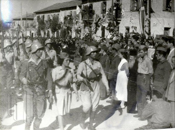 Οταν το χαμόγελο επέστρεψε στην Αθήνα μετά από 1.264 μέρες Κατοχής -Η απελευθέρωση από τους Γερμανούς [εικόνες] | iefimerida.gr 5