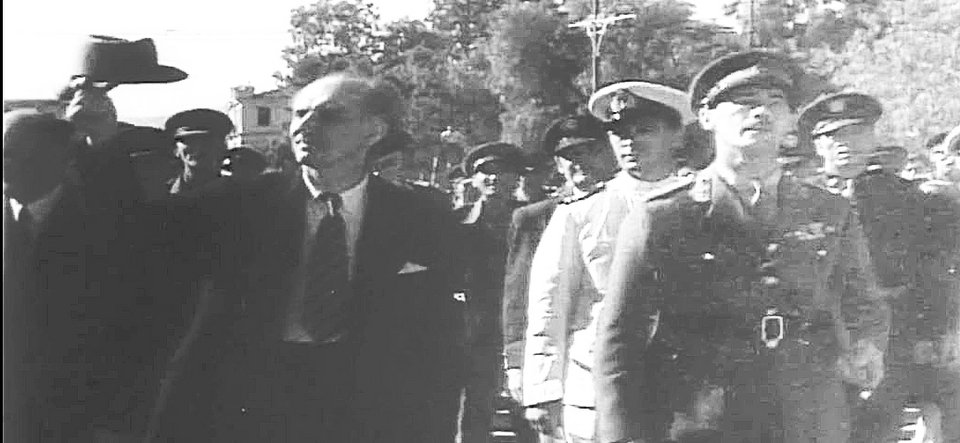 Ο Γεώργιος Παπανδρέου κατευθύνθηκε, μετά το Σύνταγμα, στην Ακρόπολη