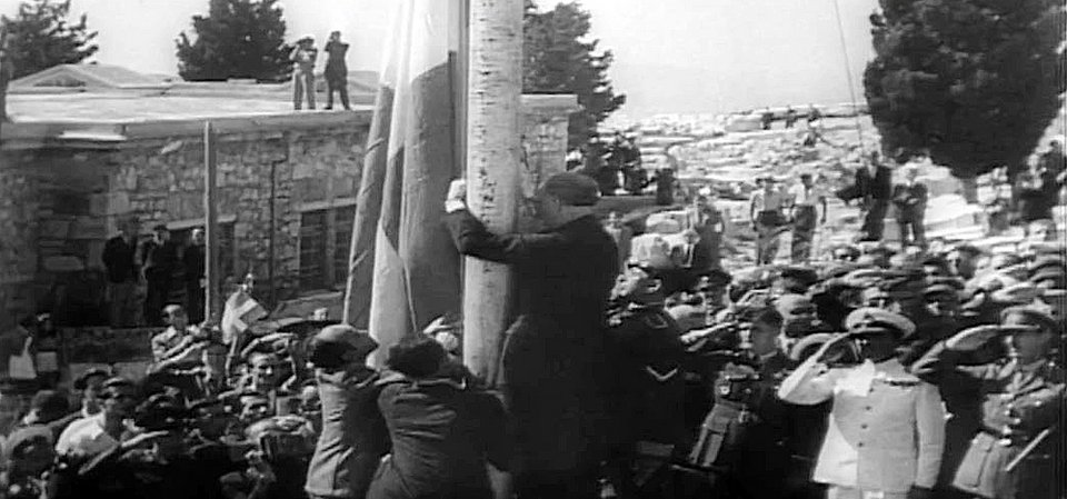 Ο πρωθυπουργός ύψωσε την ελληνική σημαία