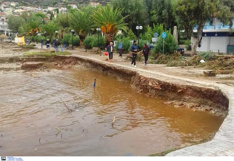 Εικόνες καταστροφής από το πέρασμα της κακοκαιρίας σε όλη τη χώρα -3 αγνοούμενοι [εικόνες & βίντεο] | iefimerida.gr 10