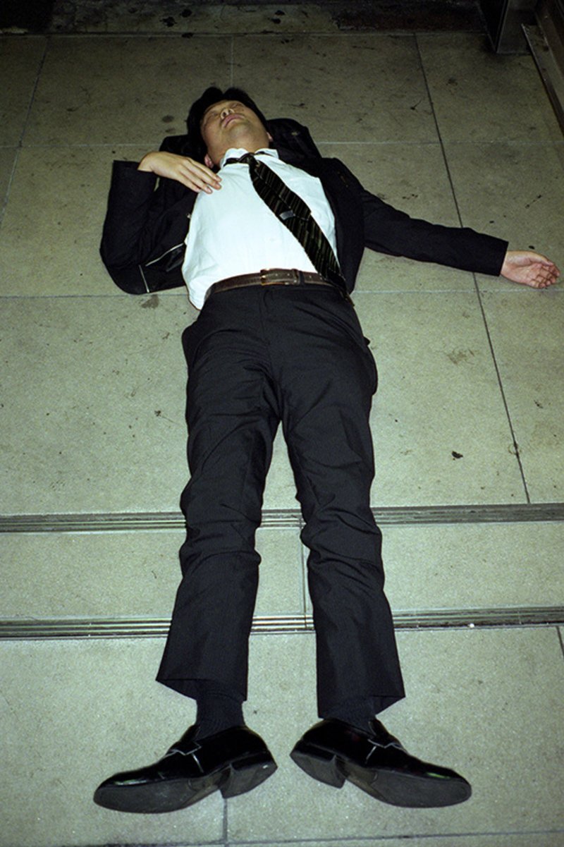 «Αστεγοι με κοστούμια»: Η σκληρή πραγματικότητα της Ιαπωνίας -Εργαζόμενοι κοιμούνται στον δρόμο [εικόνες] | iefimerida.gr 5