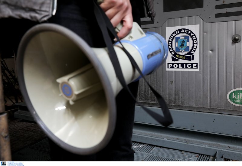 Από την επίθεση τραυματίστηκαν τέσσερις αστυνομικοί