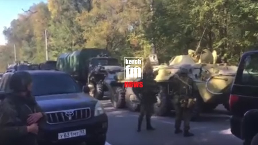 Γύρω από το κολέγιο έχουν αναπτυχθεί δυνάμεις του στρατού (Φωτογραφία: Kerch FM)