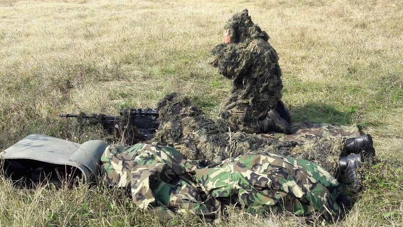 Και ελεύθεροι σκοπευτές σημαδεύουν το λεωφορείο