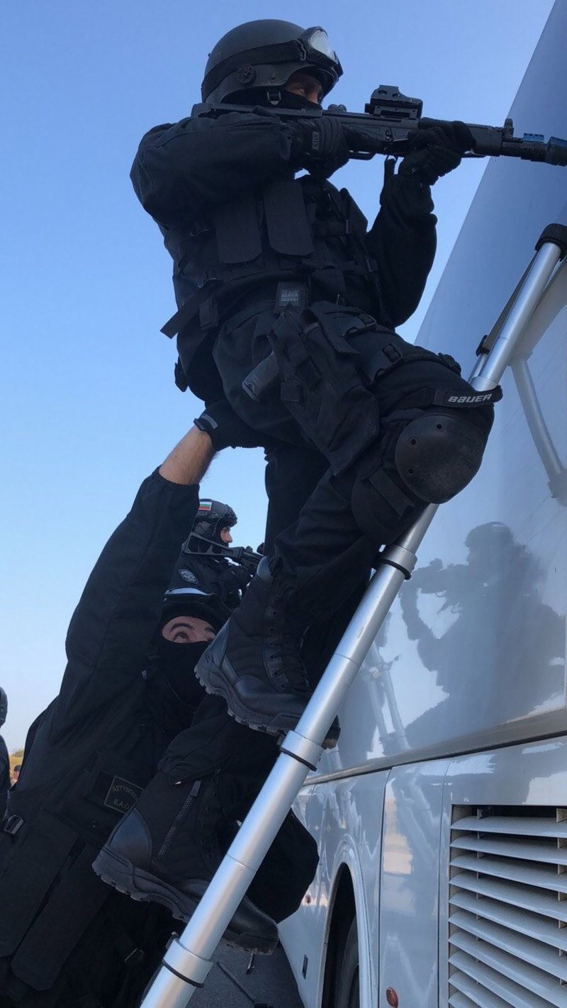 Η στιγμής της επέμβασης στο λεωφορείο