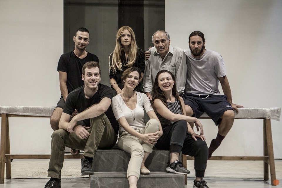 Ιωάννα Παππά, Γιάννης Νταλιάνης, Γιώργος Τριανταφυλίδης, Ιωάννης Κοτίδης, Ντίνος Γκελαμέρης, με τη Μαριλίτα Λαμπροπούλου