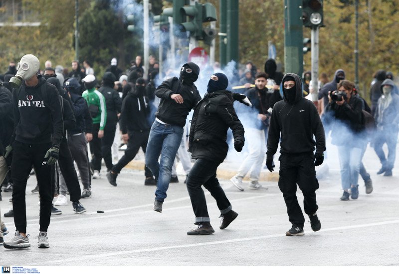 Στους δρόμους οι μαθητές για το Νέο Λύκειο -Μάχη στο κέντρο με πέτρες, μολότοφ και χημικά [εικόνες & βίντεο] | iefimerida.gr 21