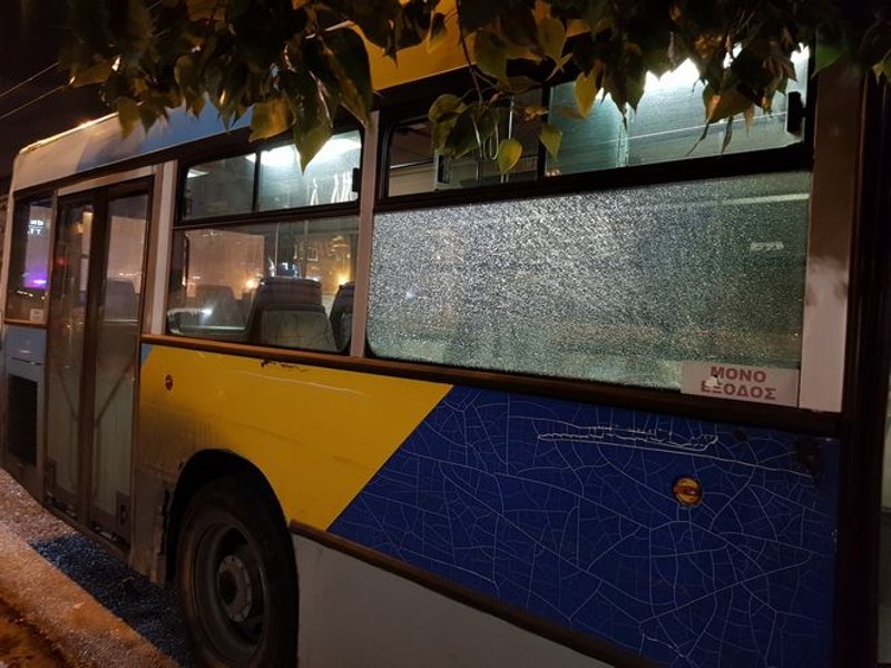 Νέα επίθεση σε λεωφορείο του ΟΑΣΑ (Φωτογραφία: News 24/7)