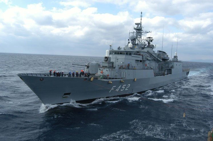 Η φρεγάτα «Υδρα» πλέει στο Αιγαίο