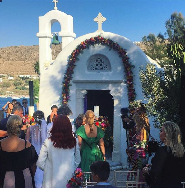 Οι πρώτες φωτογραφίες της Αθηνάς Οικονομάκου νύφης -Με ρομαντικό στενό νυφικό [εικόνες] | iefimerida.gr 1