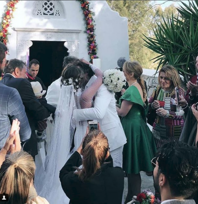 Οι πρώτες φωτογραφίες της Αθηνάς Οικονομάκου νύφης -Με ρομαντικό στενό νυφικό [εικόνες] | iefimerida.gr 2