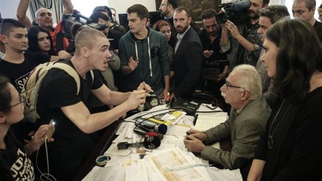 Ο Παπαδημούλης συγκρίνει το χάος στο γραφείο του Γαβρόγλου με τον Αϊνστάιν! [εικόνες] | iefimerida.gr 2