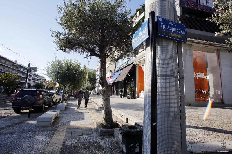 Παρά τα πρόστιμα, οι κολόνες στη Γλυφάδα γέμιζαν αφίσες