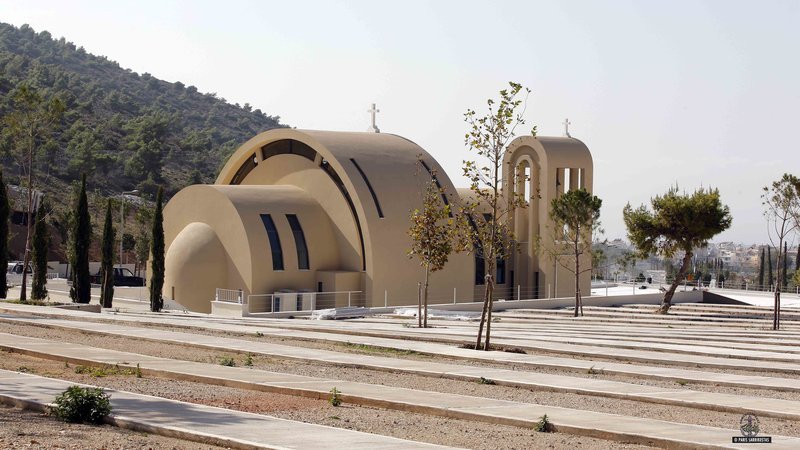 Τη Δευτέρα, 5 Νοεμβρίου, στις 4 το απόγευμα ξεκινά τη λειτουργία του το νέο κοιμητήριο της πόλης, με τα θυρανοίξια του Ιερού Ναού.