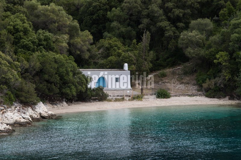 H αγαπημένη παραλία της Τζάκι, στην οποία είχε φωτογραφηθεί γυμνή από παπαράτσι