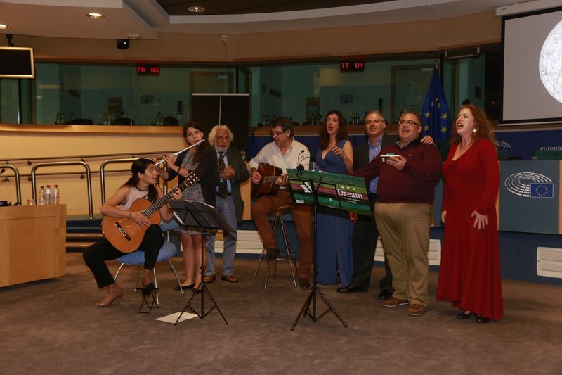 Το Ευρωπαϊκό Κοινοβούλιο ταξίδεψε στον μαγευτικό κόσμο των αστερισμών και της ελληνικής Μυθολογίας | iefimerida.gr 3