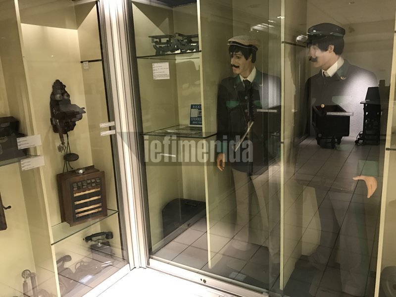 Και οι στολές των ταχυδρόμων φυσικά