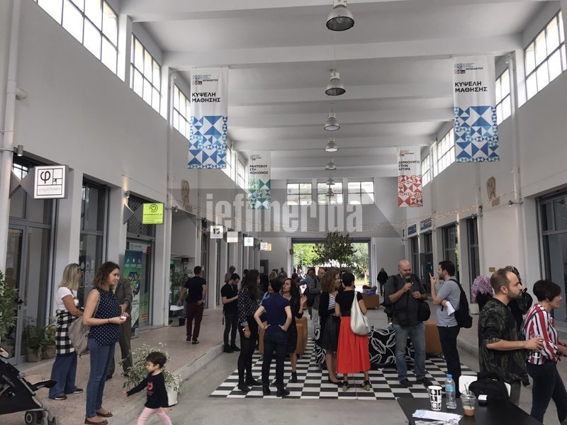 Πλήθος κόσμους έσπευσε να δει τη νέα αγορά