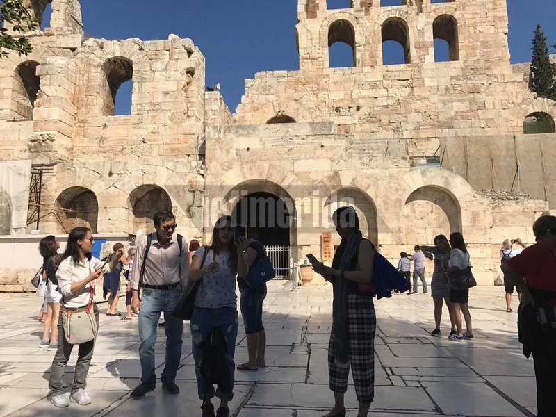 Αντίστοιχες εικόνες και στο Ηρώδειο.