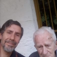 Κάποτε κάλυπτε τις ανάγκες όλων των κατοίκων του ορεινού περάσματος... σέρβιρε καφέ, ενώ τα βράδια άφηνε τους πελάτες να βάζουν μόνο του, αφήνοντας τους μάλιστα να παίρνουν ξηρούς καρπούς και πατατάκια.