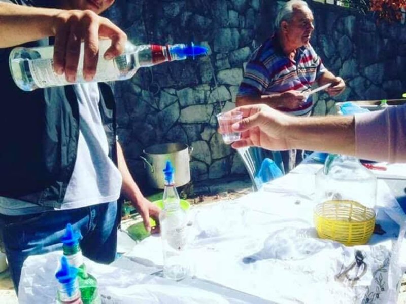 Το τσίπουρο θα ρέει άφθονο και ο χορός θα κρατήσει μέχρι τις βραδινές ώρες