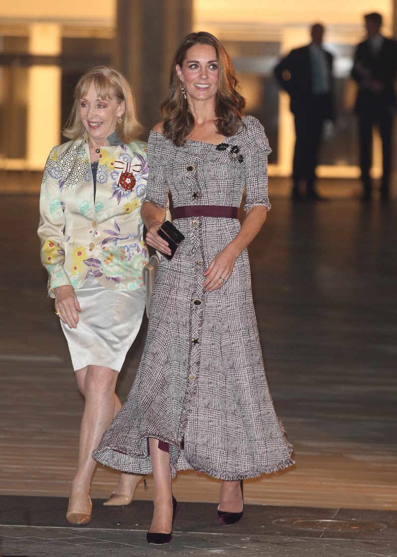 Η Κέιτ Μίντλετον με μόλις μία εμφάνιση έσβησε όλα τα looks έξι μηνών της Μέγκαν Μαρκλ [εικόνες] | iefimerida.gr 3