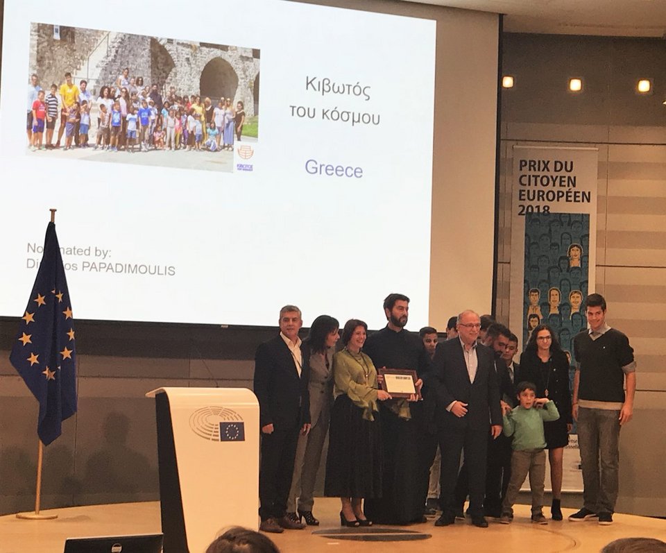...αλλά και σε όλους τους εθελοντές που βοήθησαν στο να εξελιχθεί αυτό το εγχείρημα της «Κιβωτού του Κόσμου»