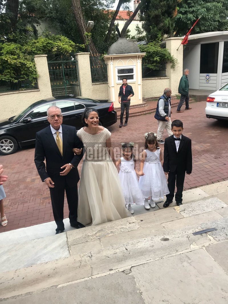 Οι πρώτες φωτογραφίες από τον γάμο του Μανώλη Κωστίδη του ΣΚΑΪ στο Οικουμενικό Πατριαρχείο [εικόνες] | iefimerida.gr 0