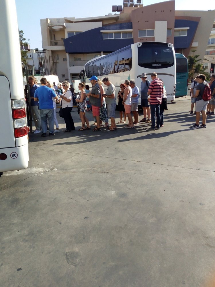 Στα ΚΤΕΛ δεν βρίσκεις θέση
