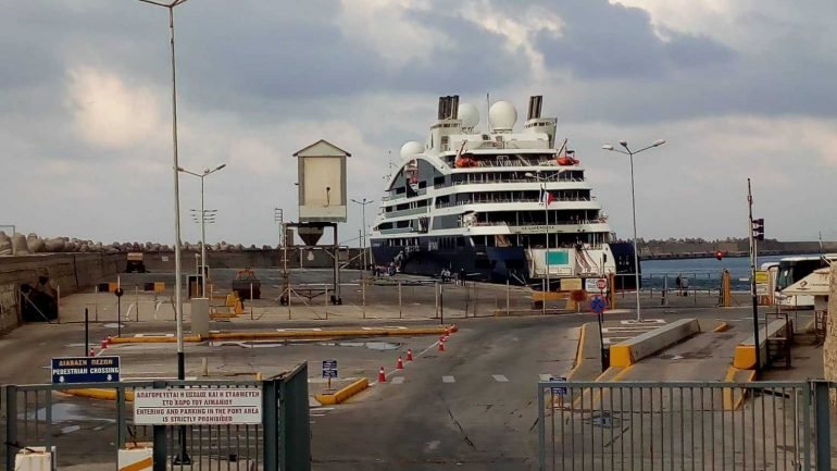 Ενα υπερπολυτελές κρουαζιερόπλοιο έφτασε το Σάββατο στο λιμάνι