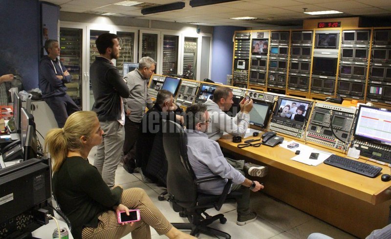 Αρκετοί από τους εναπομείναντες εργαζόμενους τη στιγμή του «μαύρου» ξέσπασαν σε κλάματα