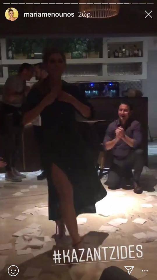 Το μπάτσελορ της Μαρίας Μενούνος στην Αθήνα -Με ζεϊμπέκικα και δάκρυα [βίντεο] | iefimerida.gr 0