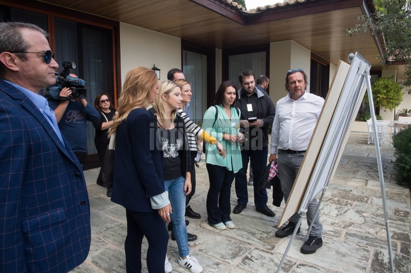 Ο εκπρόσωπος της οικογένειας Ριμπολόβλεφ, Σεργέι Τσερνίτσιν, παρουσιάζει το master plan