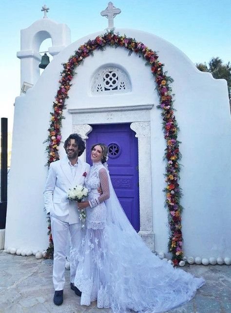 Οι πρώτες φωτογραφίες της Αθηνάς Οικονομάκου νύφης -Με ρομαντικό στενό νυφικό [εικόνες] | iefimerida.gr 3